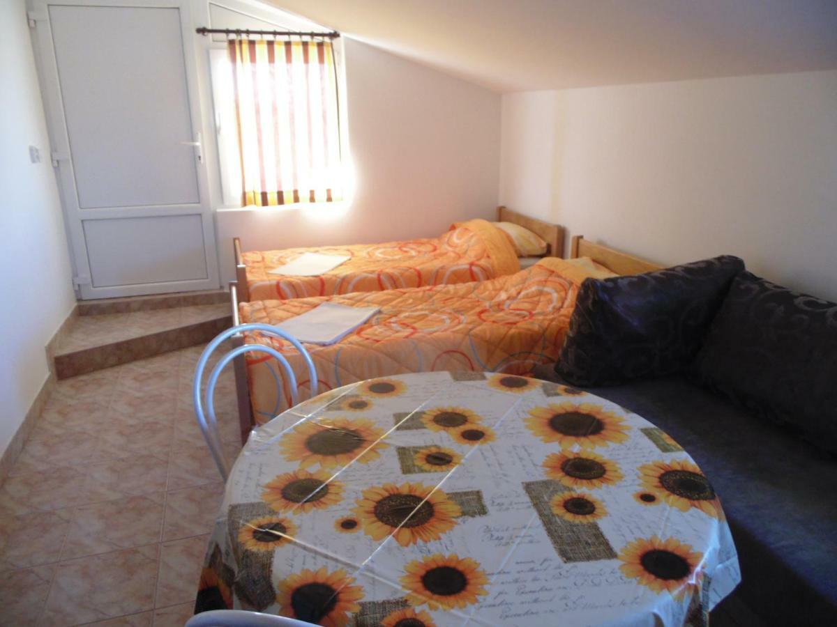 Apartman Ivana Vir Esterno foto