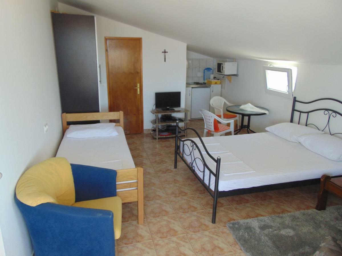 Apartman Ivana Vir Esterno foto