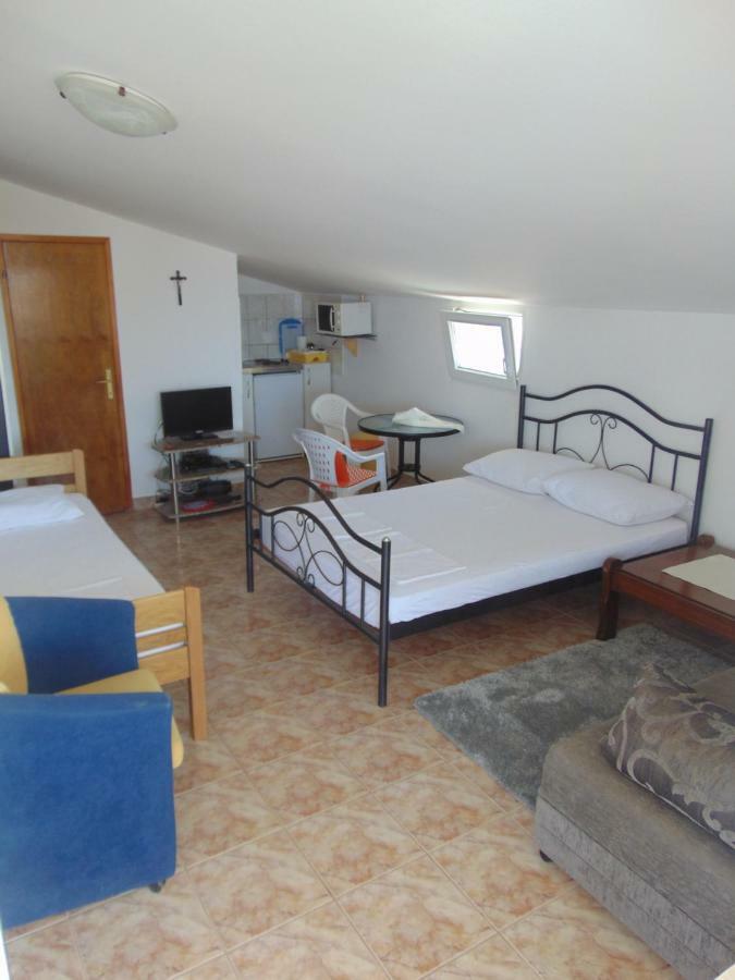 Apartman Ivana Vir Esterno foto